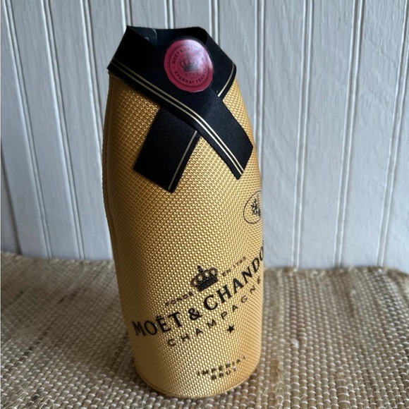 Moët & Chandon Champagne Bottle Cover - Picture 1 of 10